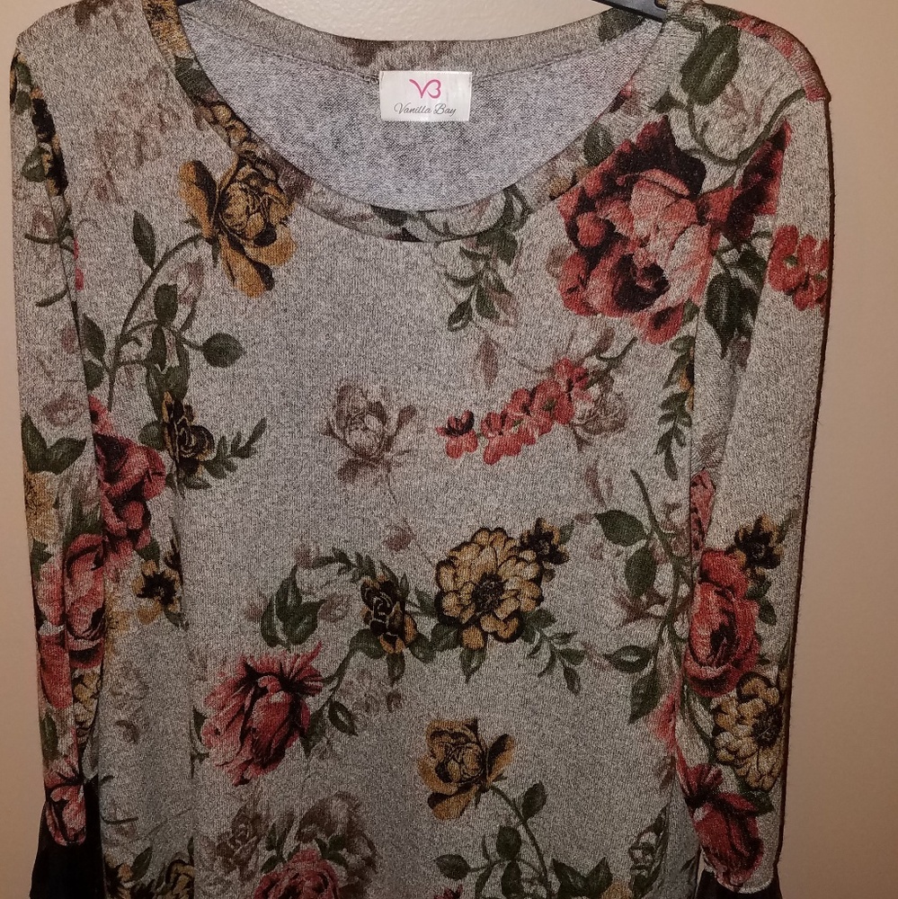 Mocha floral bell sleeve top size L